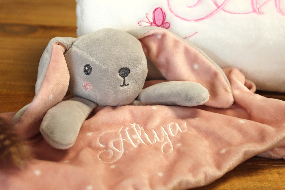 Doudou Lapin rose brodé