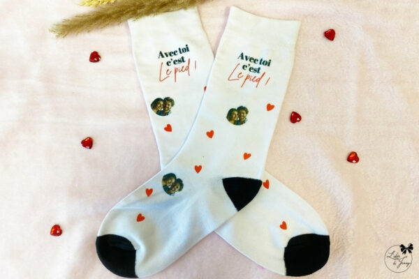 Idée cadeau drôle pour la Saint-Valentin, chaussettes personnalisées photo et texte.