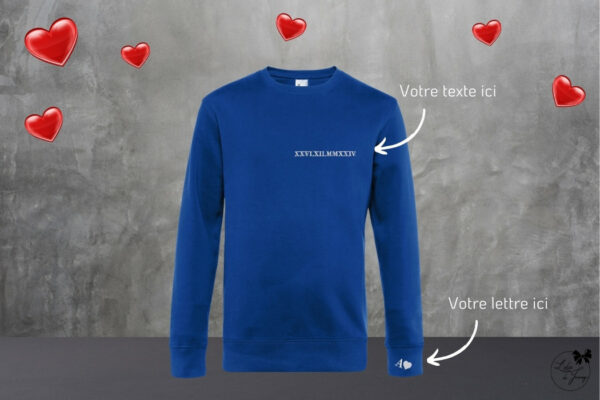 Pull personnalisé pour couple, brodé avec une date et une initiale sur la manche.