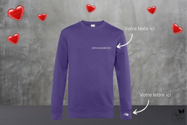 Pull personnalisé pour couple, brodé avec une date et une initiale sur la manche.