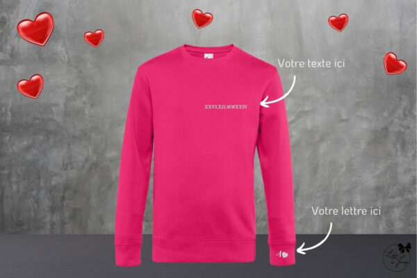 Pull personnalisé pour couple, brodé avec une date et une initiale sur la manche.