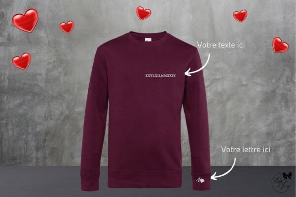 Pull personnalisé pour couple, brodé avec une date et une initiale sur la manche.