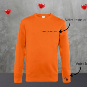Pull personnalisé pour couple, brodé avec une date et une initiale sur la manche.