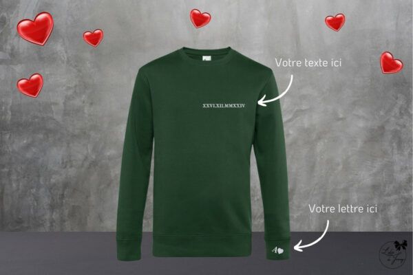 Pull personnalisé pour couple, brodé avec une date et une initiale sur la manche.