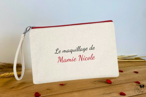 Pochette personnalisée brodée pour Mamie avec texte au choix