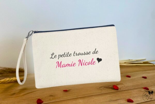 Pochette personnalisée brodée pour Mamie avec texte au choix