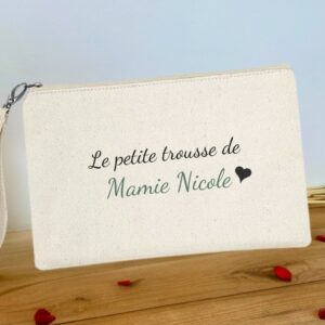 Pochette personnalisée brodée pour Mamie avec texte au choix