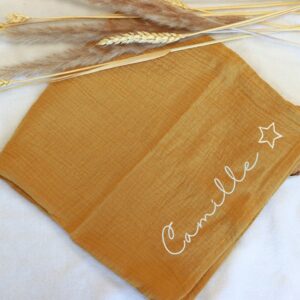 Lange pour bébé personnalisé avec prénom brodé