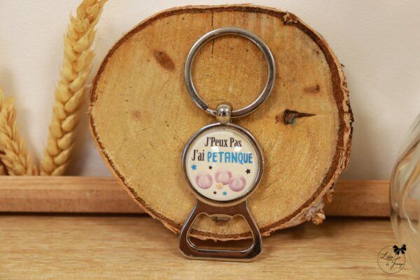 Porte-clé décapsuleur avec inscription humoristique “J’peux pas, j’ai pétanque”