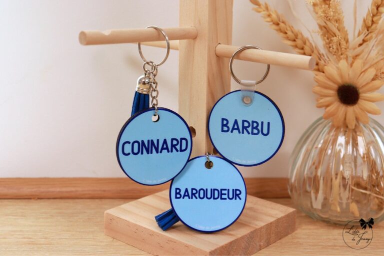 Porte-clé humour homme modèle en bois bleu